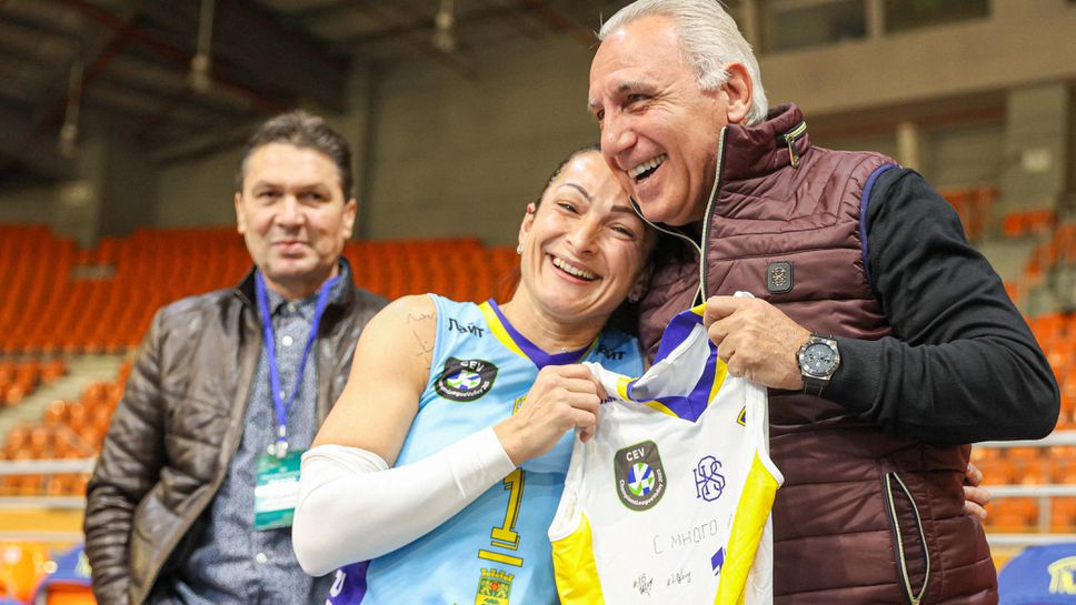 Христо Стоичков подкрепи Марица, но третите в света бяха прекалено силни за шампионките ни