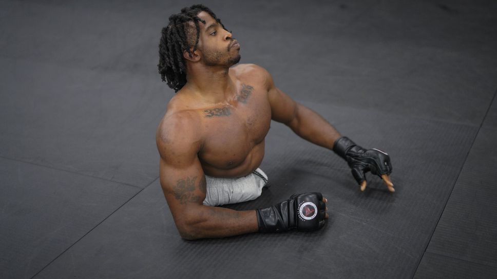 Американски боец без крака спечели дебюта си в ММА