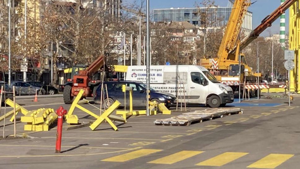 Строителите на стадион "Христо Ботев": Работата не спира!