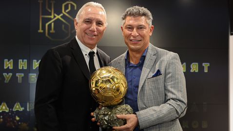 Започна финалният ден на благотворителния турнир в Разлог, дадоха за пример поколението от САЩ'94