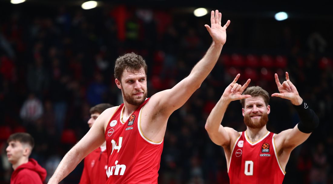 Фурние и Везенков измъкнаха Олимпиакос срещу последния в Евролигата