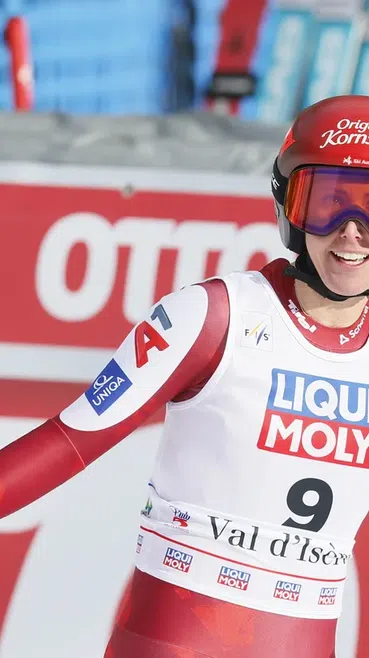 Корнелия Хютер спечели спускането във Вал Д'Изер, Линдзи Вон отново на подиума