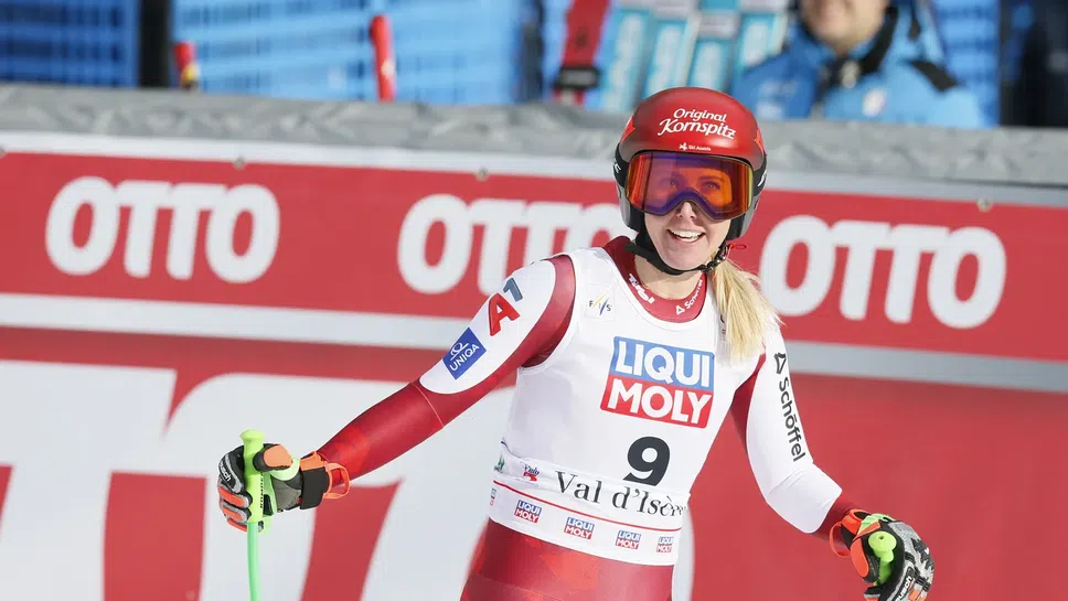 Корнелия Хютер спечели спускането във Вал Д'Изер, Линдpи Вон отново на подиума