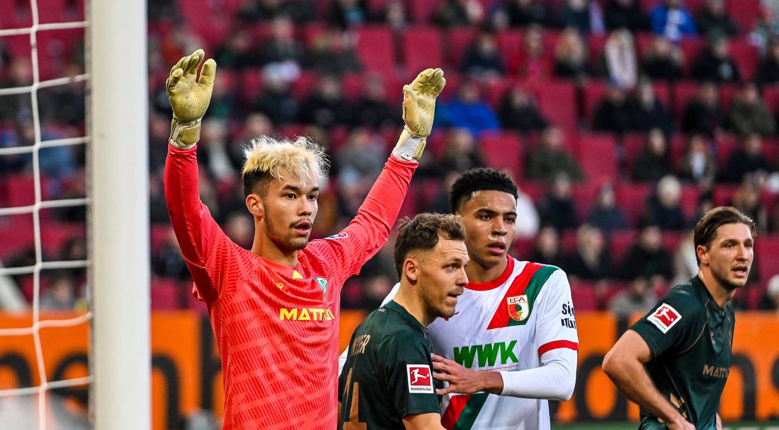 Вратарят на Вердер лиши Аугсбург от заслужен успех