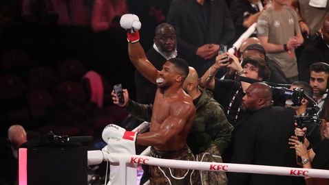 Джошуа се закани на Фюри: Подпиши, алчен шкембак!