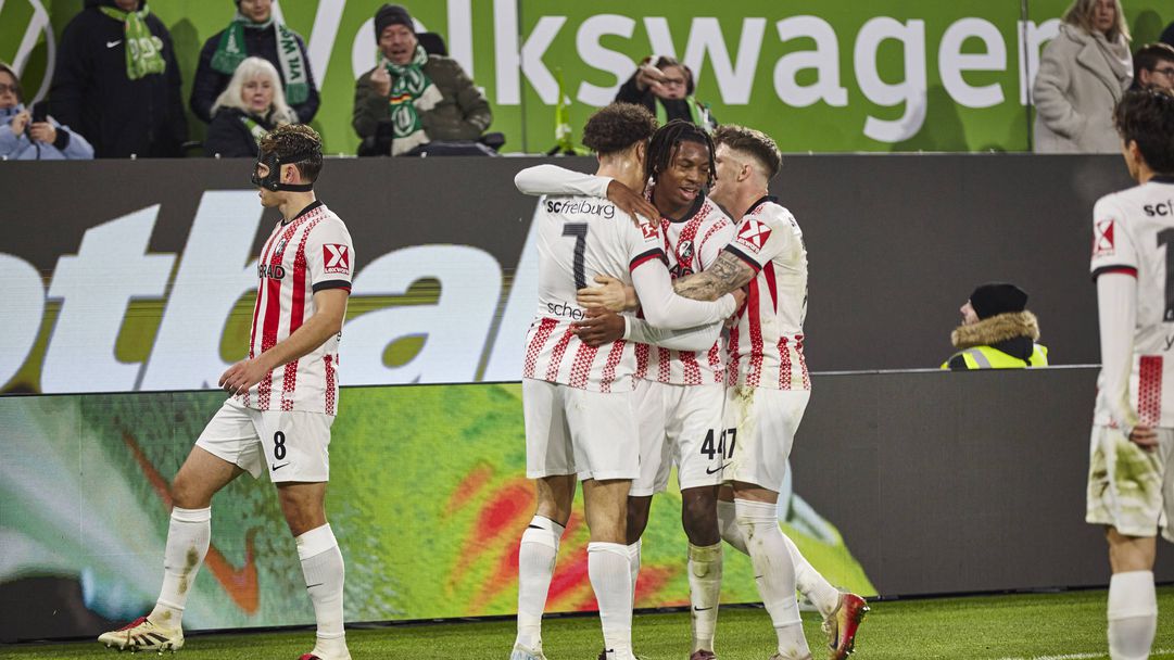 Младок избухна с хеттрик за Волфсбург, но това не помогна на „вълците“ в голов трилър с Фрайбург