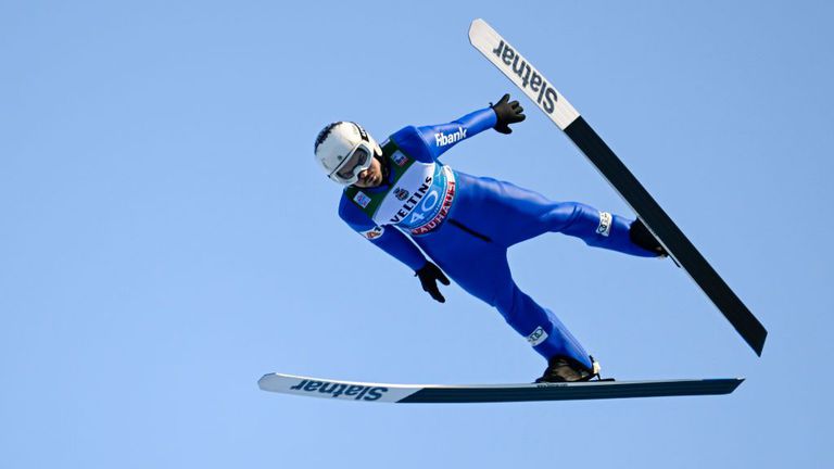 Българинът Владимир Зографски премина квалификацията на състезанието по ски скокове