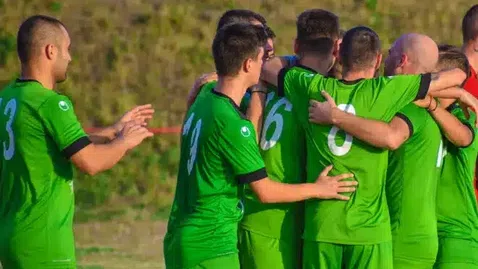 Устрем удари Светкавица с хеттрик за 11 минути