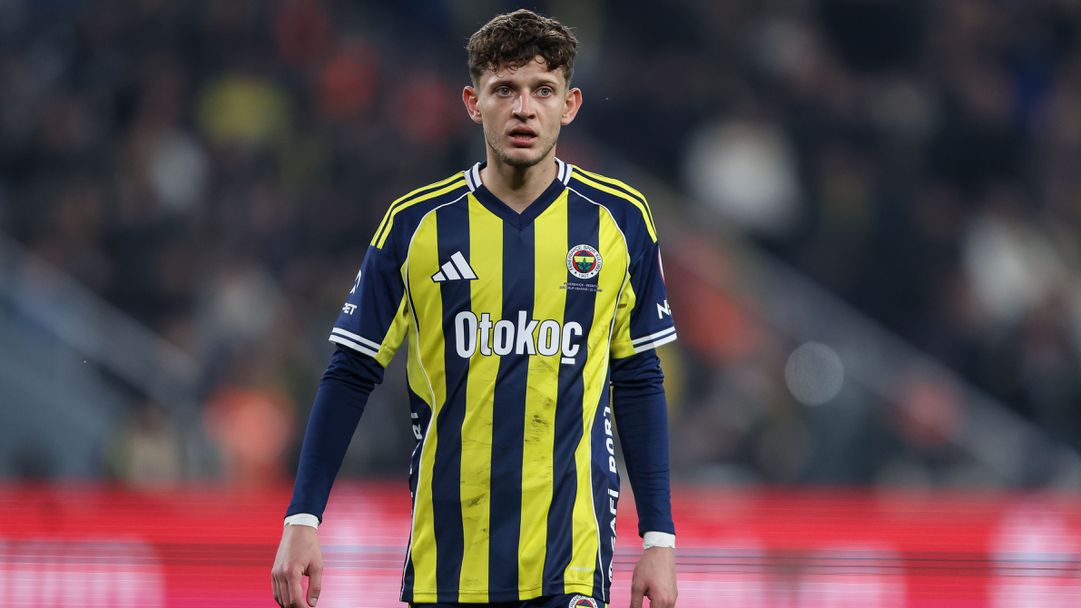 Рен ще привлече полски национал от Фенербахче