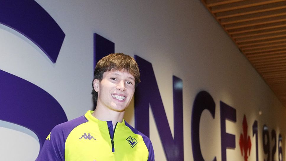 От Фиорентина официално обявиха привличането на атакуващия халф Джовани Фабиан