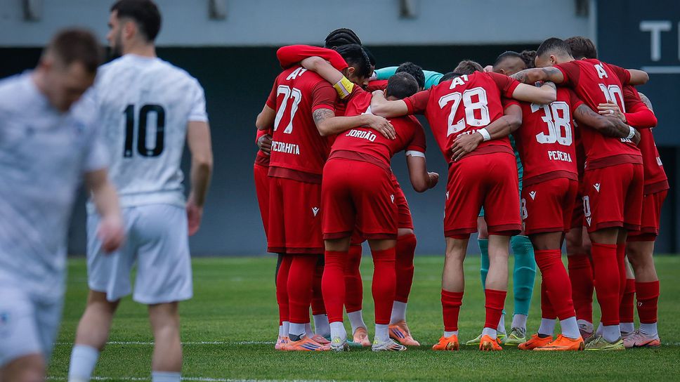 В последния момент настъпи изненадваща промяна в стартовия състав на