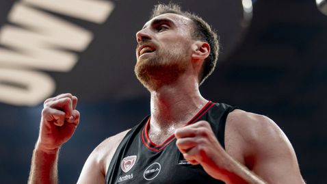 Олимпиакос без основен играч срещу Анадолу Ефес