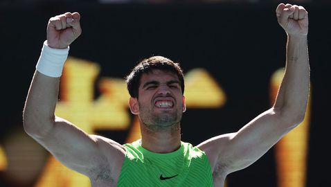 Алкарас преодоля ранно затруднение срещу №102 в света, Медведев оцеля срещу французин