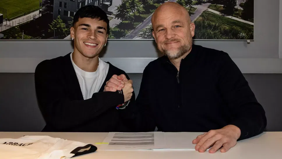 Борусия Мьонхенгладбах официално обяви че е подписал с нападателя Алехо