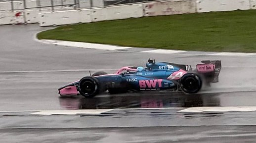 Отборът на Алпин беше забелязан да прави шейкдаун на своя