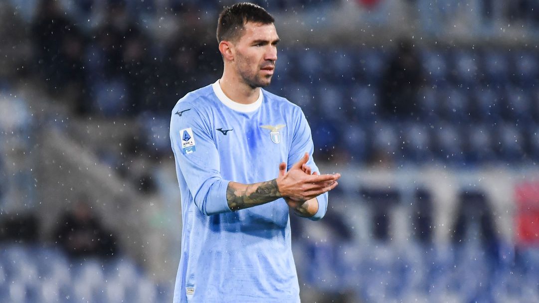 Защитник на Лацио ще отиде при Роберто Манчини в Катар