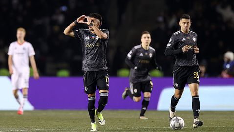 Карабах изхвърли Айнтрахт след петголова драма