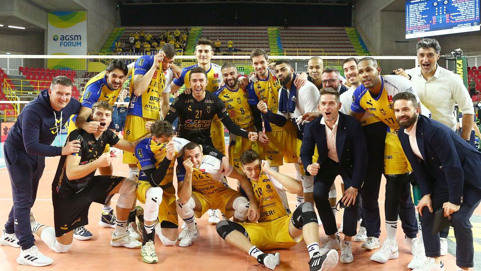 Волейболистите на Модена се шегуват с Радостин Стойчев