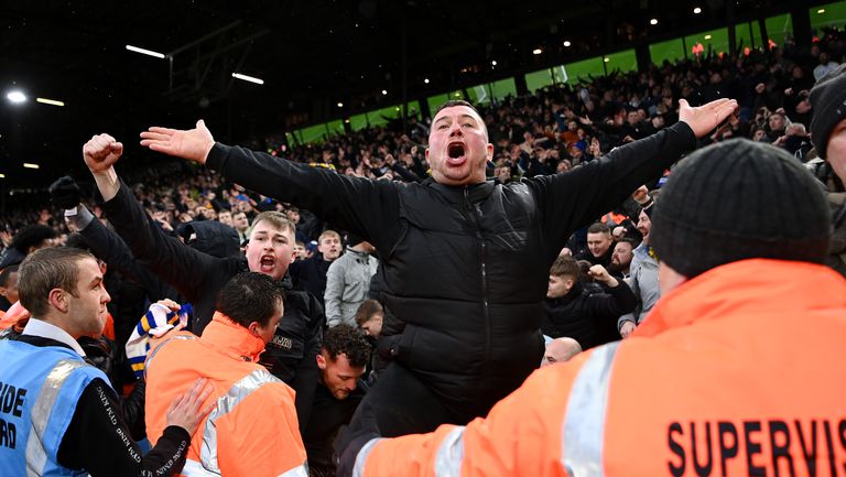 Полицията в Лийдс обяви в понеделник че са задържани девет