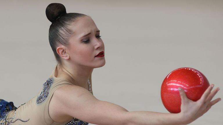 Воложанина получава наградата за участието си на Световното първенство в