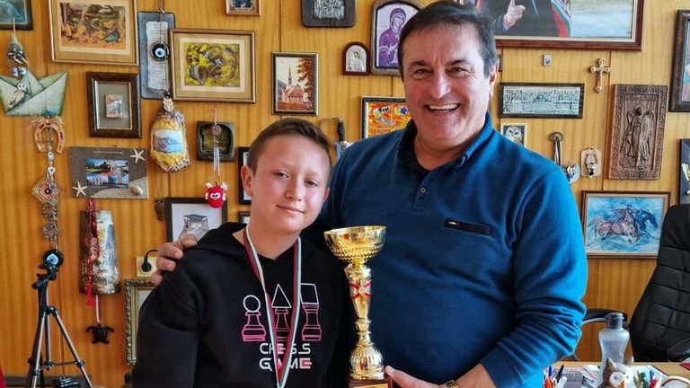 Ученик от Кърджали спечели купата при децата в шахматния турнир “Легендарни пловдивски треньори“