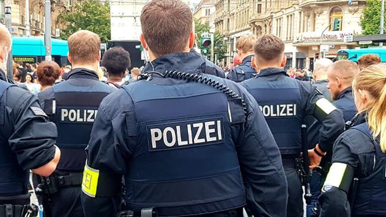Полицията заяви че част от крайните привърженици на Айнтрахт Франкфурт