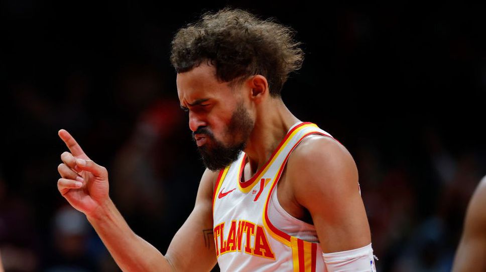 Звезда от НБА "захапа" съдиите