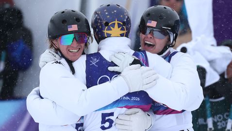 САЩ защити титлата си във въздушната акробатика за смесени тимове