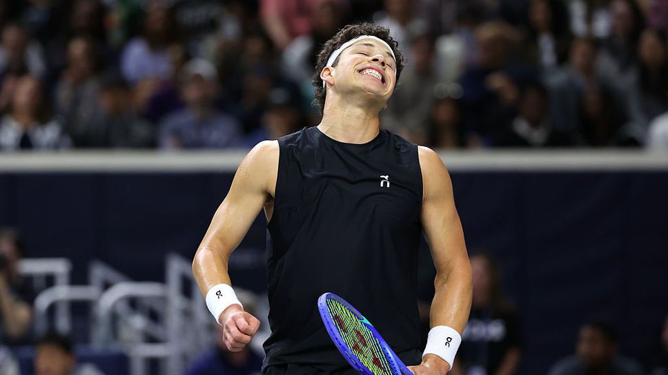 Поставените под номер 1 и 2 в схемата на тенис