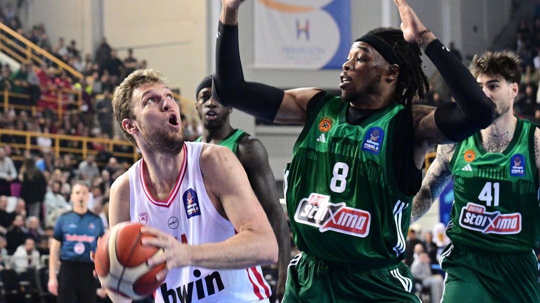 Олимпиакос преклони глава пред Панатинайкос на финала, Везенков се контузи