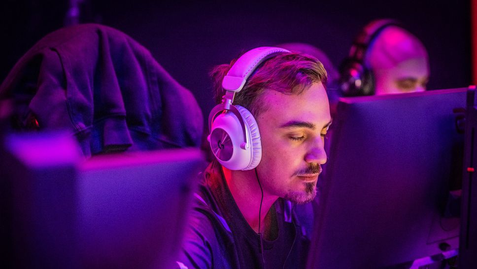 Българите от Acend се класираха на полуфиналите на провеждащия се