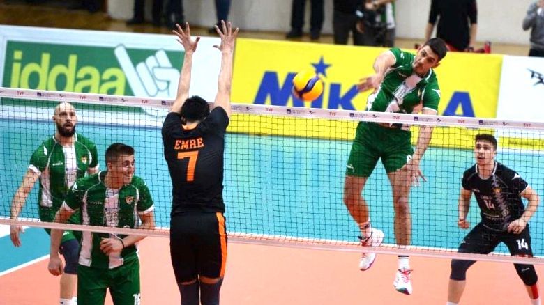 Бранимир Грозданов с 23 точки, Солхан изпусна победа над Галатасарай пред 5800 зрители 🏐