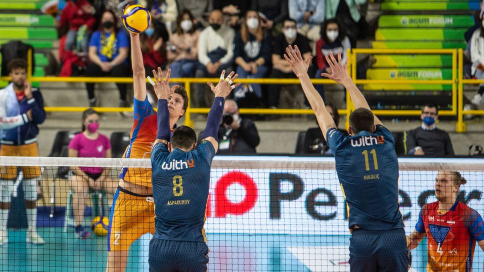 Аспарух Аспарухов спечели "българското" дерби с Алекс Грозданов и Денис Карягин 🏐