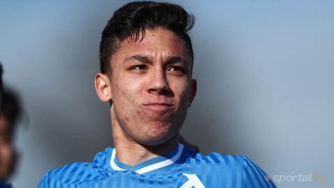 Левски започва преговори за оставането на Филип Кръстев