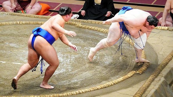 Даниел Иванов-Аоияма допусна шеста загуба на турнира по сумо в Осака