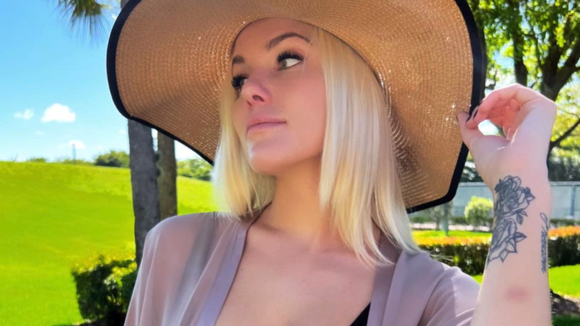 Барбито на тениса показа изваяното си тяло по бански