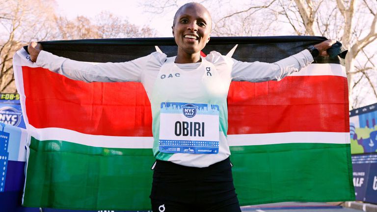 Световната сребърна медалистка на 10 000 метра Хелън Обири спечели