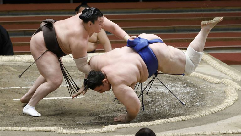 Даниел Иванов Аоияма загуби четвърта поредна схватка на турнира по сумо