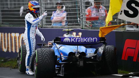 Защо Сайнц и Албон карат колите на Уилямс от миналата година?