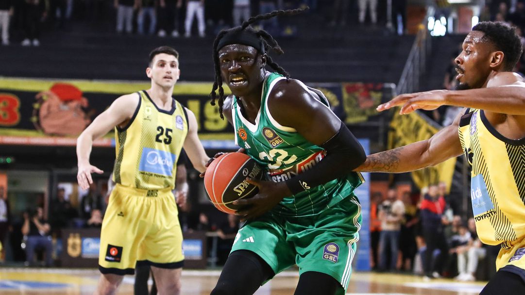 Шампионът се поизпоти, но не сбърка срещу последния