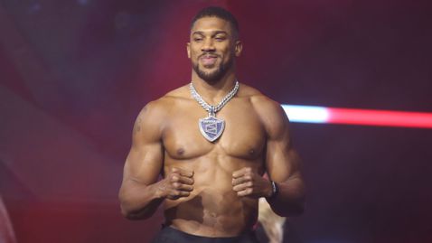 Усик посреща Антъни Джошуа в Киев за боксова галавечер