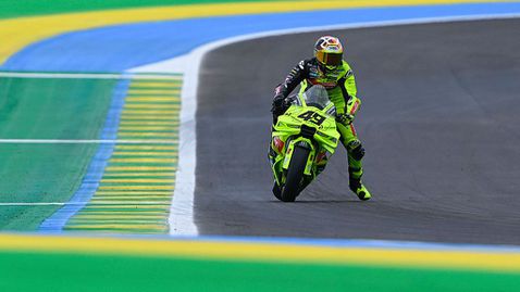 Фабио ди Джанантонио спечели квалификацията в Бразилия, изпълнена с катастрофи