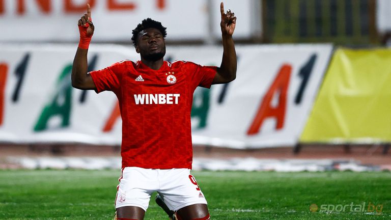  ЦСКА - София оцеля в драма с дузпи, Евтимов измъкна 