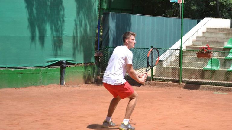 Двама българи преодоляха квалификациите на турнира по тенис от сериите "Фючърс" в София