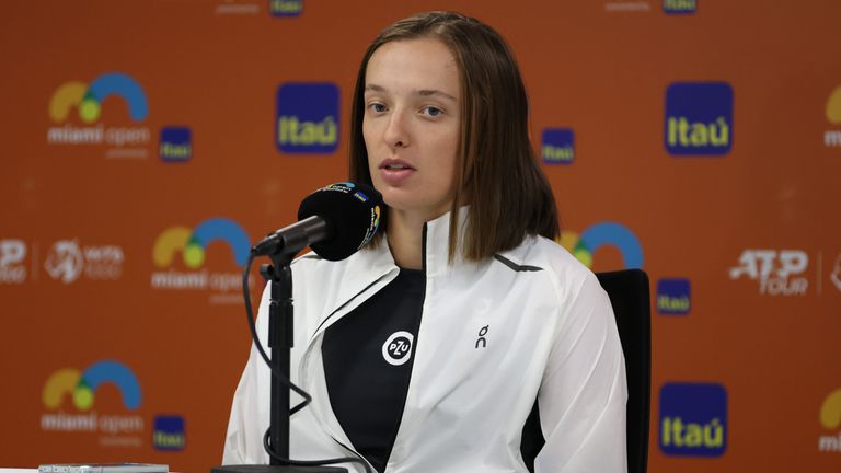 Лидерката в световната ранглиста по тенис Ига Швьонтек смята че