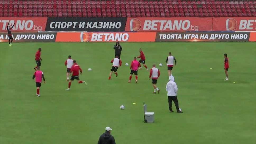 Локомотив (София) ще се опита да вземе важни точки в домакинството си срещу "канарчетата"