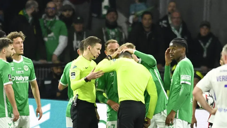 Мъж беше арестуван след като асистент съдията бе ударен с