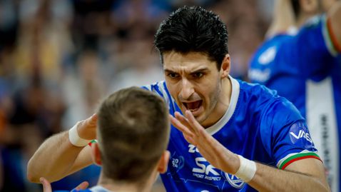 Левски обърна драматично Локомотив от 0:2 в първия финал пред 1500 зрители