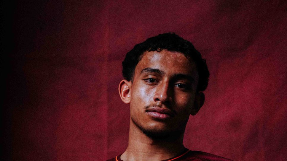 Млад футболист, оцелял при пожар, подписа договор с клуб от Лига 1