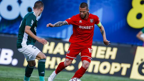  Юли Ненов се закани на Лудогорец 